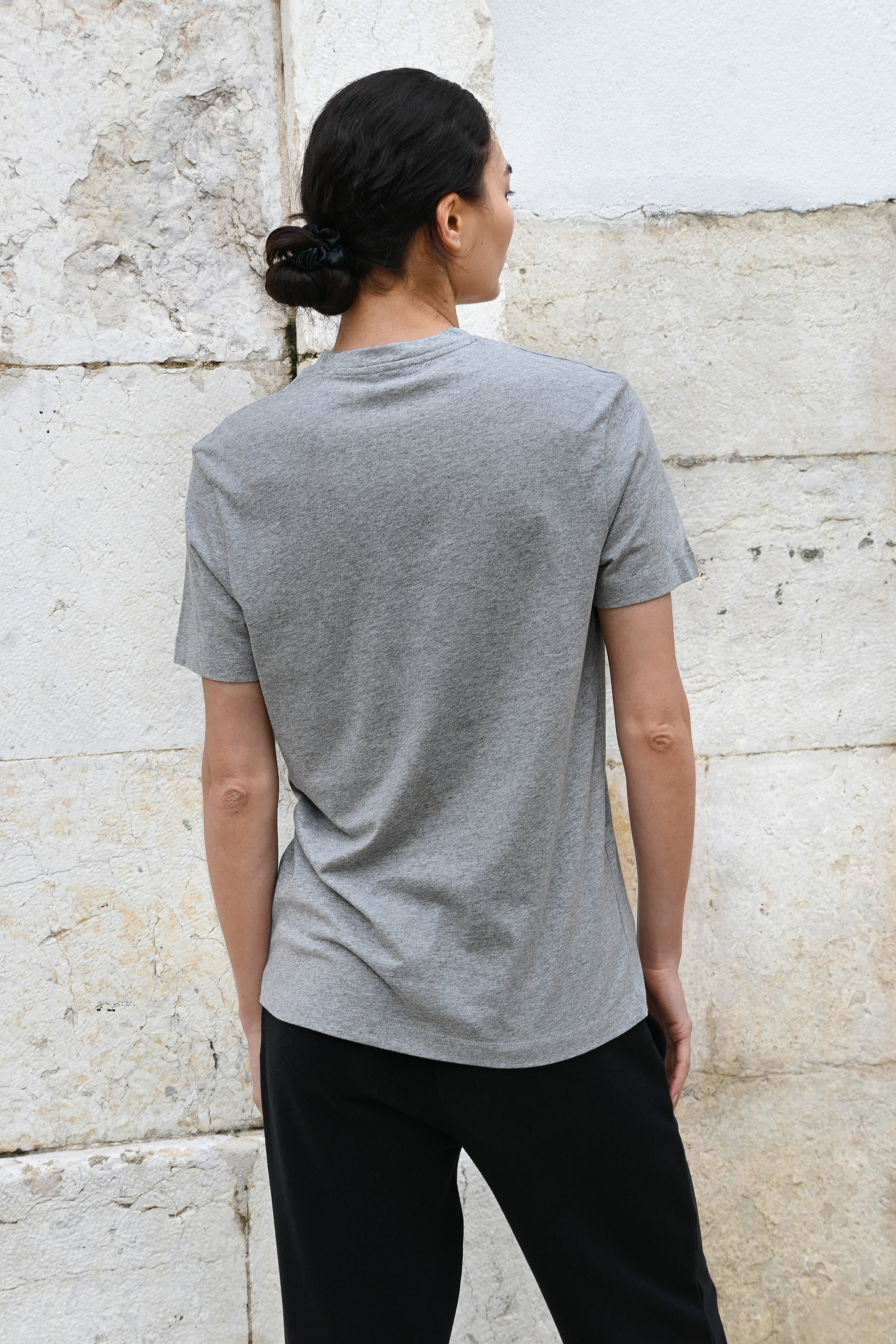 Tate V-Neck T-Shirt in Organic Cotton and Recycled Cotton in Melange