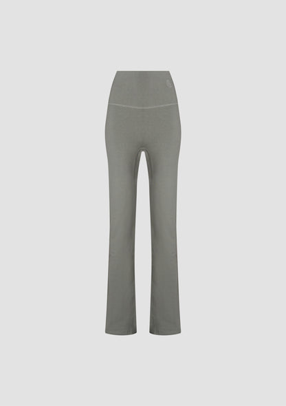 Ellis Straight Leg Pants in PIMA Cotton in Olive Green