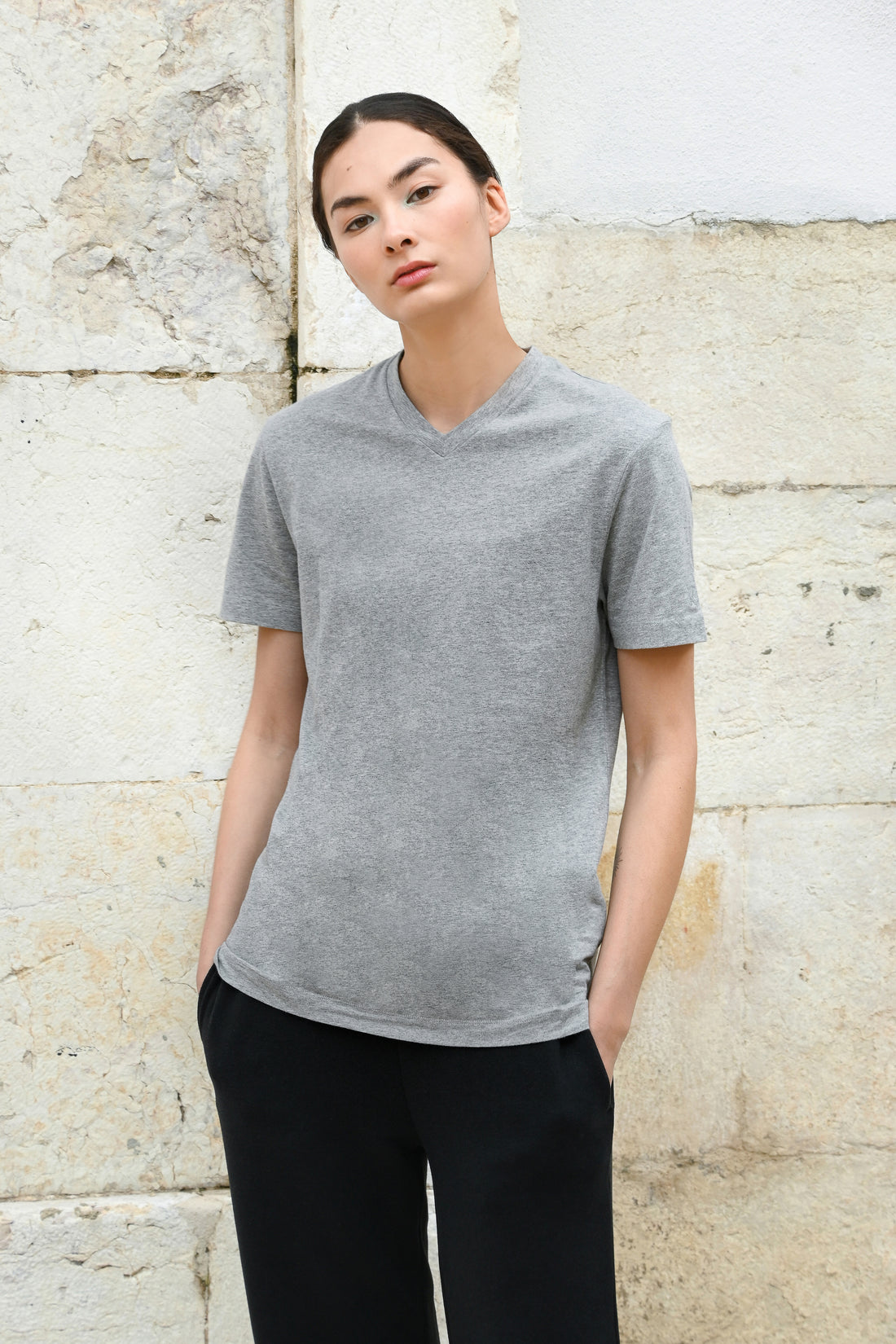 Tate V-Neck T-Shirt in Organic Cotton and Recycled Cotton in Melange
